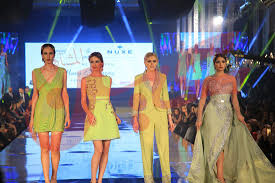 تقليد يسرا اللوزي لـ محمد رمضان (صور) يسرا اللوزي ØµÙˆØ± ÙŠØ³Ø±Ø§ Ø§Ù„Ù„ÙˆØ²Ù‰ ØªØªØ£Ù„Ù‚ Ø¨Ø£ØºÙ„Ù‰ ÙØ³ØªØ§Ù† Ø²ÙØ§Ù ÙÙ‰ Ø§Ù„Ø¹Ø§Ù„Ù… Ù…Ù† ØªØµÙ…ÙŠÙ… Ù‡Ø§Ù†Ù‰ Ø§Ù„Ø¨Ø­ÙŠØ±Ù‰ Ø¹ÙŠÙ†