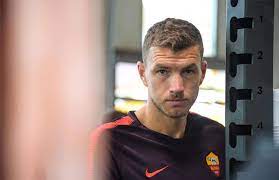 Edin dzeko war zu seiner wolfsburger zeit der vielleicht beste angreifer der welt. Wieso Edin Dzeko Sein Gehalt Kurzen Lasst Kosmo