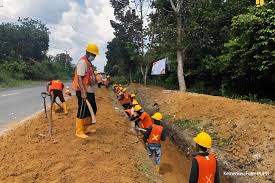 Mar 07, 2018 · setiap pekerja/buruh yang menggunakan hak waktu istirahat sebagaimana dimaksud dalam pasal 79 ayat (2) huruf b, c, dan d, pasal 80, dan pasal 82 berhak mendapat upah penuh. Padat Karya Tunai Kemenpupr Untuk Jalan Jembatan Serap Lebih Dari 700 Ribu Hok