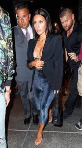 صور مثيرة للنجمة كيم كاردشيان فى نيويورك مع مساعدتها وحراسها Kim Kardashian Style Kim Kardashian Kardashian