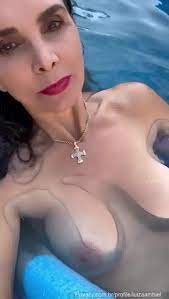 Luiza Ambiel coroa famosa pelada na piscina - Xvideos Putaria