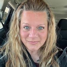 Lisa Gaede's Instagram, Twitter & Facebook