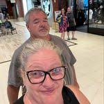 Kim Defoe's Instagram, Twitter & Facebook