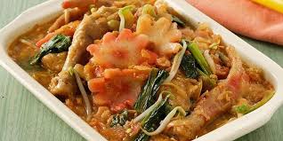 Selamat mencoba dan berkreasi sendiri dengan cara membuat seblak kerupuk mie. 8 Resep Cara Membuat Seblak Mie Instan Pedas Goreng Basah Dengan Kerupuk Dan Telor Diadona Id