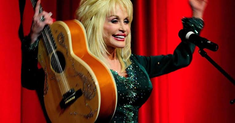 Taylor Swift says a world without Dolly Parton 'doesn't feel possible' |  Brent & Kilburn Times