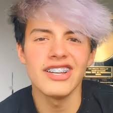 El vídeo lyric de la canción, muestra al joven artista de 13 años de edad, con un piano la carrera musical de juanse laverde empezó cuando audicionó a los 11 años en la voz. Cuczv5pwmwgwbm