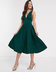 Robe Habillees Et Robes De Ceremonie Tenues De Ceremonie Asos Robe Midi Plissee Robe Habillee Robes Midi