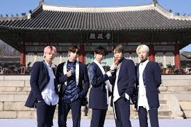 Txt на премьере the doom's night. Txt Performs Traditional Version Of Run Away Latest Daily Tribune