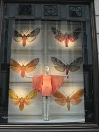 Visual Merchandising Window Display Escaparates De Tienda Escaparates Disenos De Unas