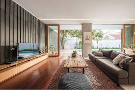 Ketika bertemu dengan orang lain untuk pertama kalinya, kamu mungkin membangun first impression tentang orang tersebut dengan melihat cara berpakaiannya. Mau Dekor Rumah Ini 7 Desain Ruang Tamu Instagrammable