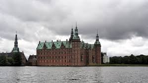 Few weeks ago my mum was visiting me in copenhagen and we decided to go to frederiksborg castle which is 40km outside of the city center. My 1 Castle In Copenhagen Frederiksborg Slot And Ferry Ride Traveling Mega æ—…è¡Œç¾Žè§'
