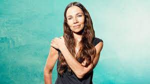 Born in rye, new york, writer/director/producer/author justine bateman has an impressive acting resume. Justine Bateman Is Aging She No Longer Cares What You Think About That Glamour