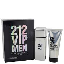 The fragrance is an explosive cocktail of vodka with frozen mint, lime caviar and vibrant spices inspired by the scent and attitude of the most exclusive parties. 212 Vip Men Carolina Herrera Geschenkset Manner 100 Ml