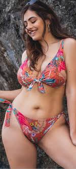 Varalaxmi sarathkumar in bikini