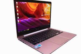 Laptop asus terbaru ini diperkuat prosesor intel core hingga core i7 ini dilengkapi dengan chip grafis terdedikasi berbasis nvidia geforce mx230 dan. Asus Zenbook 13 Ux331ual Laptop Tipis Ringan Dan Tahan Banting Semua Halaman Info Komputer