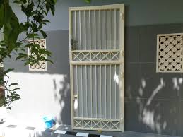 Untuk jendela minimalis modern, kamu juga bisa membuat desain teralis dari bentukan geometris sederhana lainnya. Index Of Wp Content Uploads 2019 11