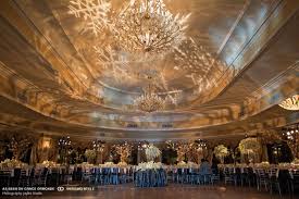A Winter Themed Wedding At Oheka Castle In Huntington New York Castle Wedding Inspiration Wedding Themes Winter Oheka Castle