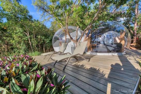 Vue sur le bubble lodge de l'ile ux cerfs.
