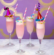 Just 25 Easy Champagne Cocktails That Aren T Mimosas Birthday Cocktails Birthday Drinks Birthday Cocktails Recipes