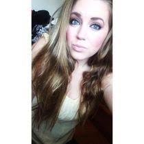 Amanda Bonfonti's Instagram, Twitter & Facebook