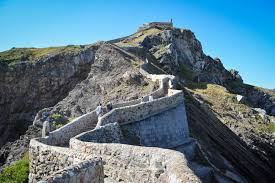 The hermitage of san juan de gaztelugatxe, only 40 km from bilbao, is one of those places that appear to have the tiny island of gaztelugatxe is surrounded by rough seas and is home to many seabirds. Top Tips For Game Of Thrones Location San Juan De Gaztelugatxe