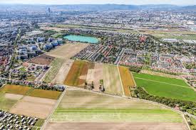 Unter diesem link finden sie weitere informationen über die dienstleistungen und ausstattung der filiale dienstleistungen von erste bank in mödling. Donaustadt Wien Von Oben Stadt Wien