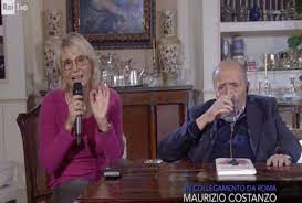 Maria ha partecipato alla trasmissione uomini e donne di maria de filippi negli anni 2014 e 2015 entrando subito nel cuore del pubblico e dell'opinionista tina cipollari. Maria De Filippi E Costanzo Avete Mai Visto Dove Vivono Casa Di Lusso