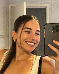 Annie Stapleton's Instagram, Twitter & Facebook