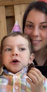 Happy 21st birthday my beautiful niece our LoveJar Lady 🥰 Skyler Simmons  🎂🥳🎁🌹. She's also my hairdresser! Thank you Sky for everything! And for  hanging in 🥰 I'm so proud of you!