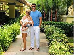 26 decembrie 1973, buzău, românia) este o fostă politiciană română, care a deținut funcțiile de consilier prezidențial, șef udrea a obținut statutul de refugiat politic în costa rica, unde a fost reținută pe 4 octombrie 2018, în baza unor mandate. Cum TrÄieste Elena Udrea In Costa Rica S A Fotografiat AlÄturi De Familie