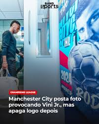 EITAAA! 🤨🤨 O Manchester City publicou essa foto em seu Instagram com Vini Júnior caminhando ao lado de um pôster do Rodri com a Bola de Ouro, mas depois apagou! Tá provocando... #