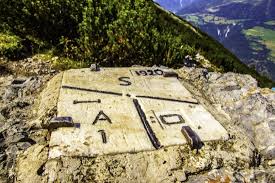 A confermare la decisione più volte espressa negli scorsi giorni è stato il ministro degli esteri alexander schallenberg. Tre Confini Italia Svizzera E Austria Bild Von Vinschgau Sudtirol Tripadvisor