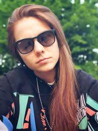 Wenn Du heute in Illertissen Dein Pfand abgeben möchtest, stell Dich am  besten auf Wartezeiten ein: Niklas und Marvin haben haben fast neun Monate  lang über 3000 Pfandflaschen gesammelt