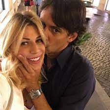 Scopriamo insieme la sua storia. Simone Inzaghi Sposa Gaia Lucariello A Montalcino Anche L Ex Compagna Alessia Marcuzzi Alle Nozze La Repubblica