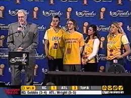 Phil jackson coached chicago to six nba titles in nine years and the lakers to five titles in 11 seasons. 2004 Kobe Bryant Phil Jackson Contemplate Future With Lakers Youtube