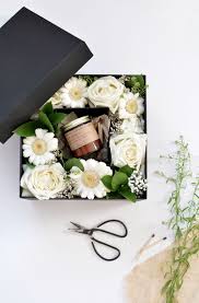Gorgeous blooming window display by by appointment only design. Diy Flower Gift Box Flower Gift Ideas Flower Box Gift Diy Gift Box