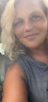 Does anyone do custom art sleeves?