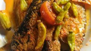 • tomat ukuran besar • cabe merah keriting (me: Pindang Bagong Asap Bumbu Rujak Dimanaja Com