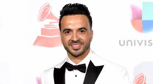 En el año 1998 graba su primer disco que titula comenzaré y consigue. 5 Luis Fonsi Hd Wallpapers Background Images Wallpaper Abyss
