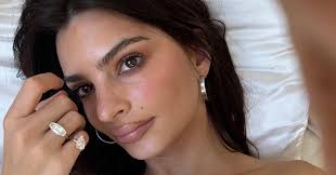 Divorce Rings Are Having a Moment Thanks to Emily Ratajkowski