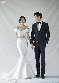 Concept prewedding indoor shoot by me at d'classica bridal & photography. Inspirasi Foto Pre Wedding Indoor Minimalis Ala Pasangan Korea Pas Buat Yang Nggak Suka Ribet
