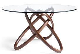 designer table ronde torsadee bois noyer et verre trempe artista 150 cm lestendances fr table a manger ronde table ronde bois table a manger