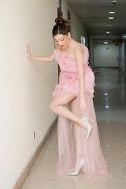 Ngoài ra, cô còn là gương mặt ăn ảnh của cuộc thi người mẫu châu á năm 2011 tổ chức tại trung quốc. A Háº­u Huyá»n My Báº¥t Ngá» Ä'Æ°á»£c Bao Trung Ca Ngá»£i La Ä'á»‡ Nháº¥t Má»¹ Nhan Viá»‡t Nam Xinh NhÆ° Angela Baby Co Body Cá»§a Liá»…u Nham