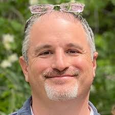 Marc Lincoln's Instagram, Twitter & Facebook