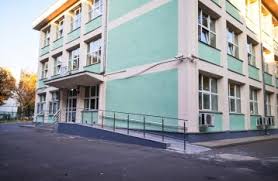 În anul 1861 se construieşte in bucureşti, pe malul drept al dâmboviţei, primul locaş propriu de învăţământ primar pentru băieţi, iar câţiva ani mai târziu a fost ridicată în. È™coli DirecÅ£ia De Administrare A UnitÄƒÅ£ilor De InvÄƒÅ£Äƒmant Sector 4