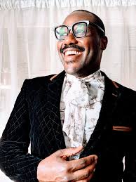 Hello everyone, hope you're all having a wonderful day. Not from LA but  will be staying there here in a bit. Just checking to see who's out there.  Feel free to message