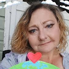 Heather Comer's Instagram, Twitter & Facebook