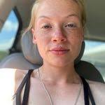 Larissa Dotson's Instagram, Twitter & Facebook