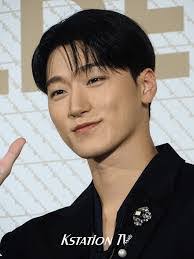 Jinho Cho's Instagram, Twitter & Facebook