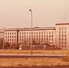 Zur internetseite haus der wirtschaft. Ost Berliner Zeitreise Bilder Fotos Welt